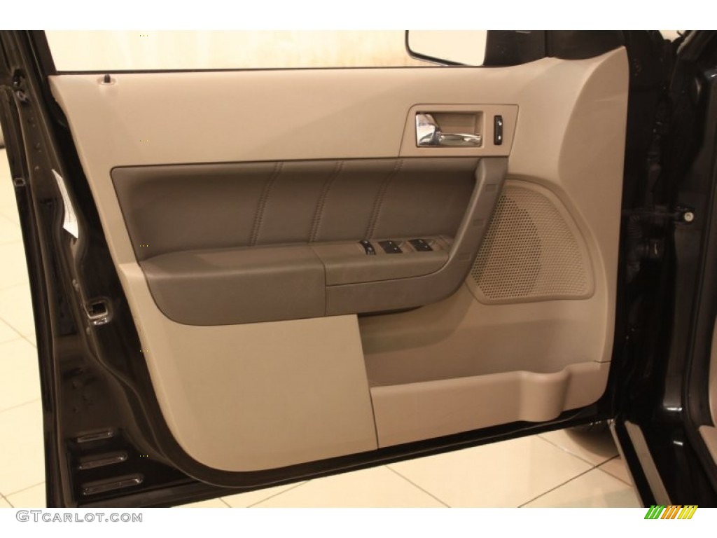2010 Ford Focus SEL Sedan Medium Stone Door Panel Photo #78557229