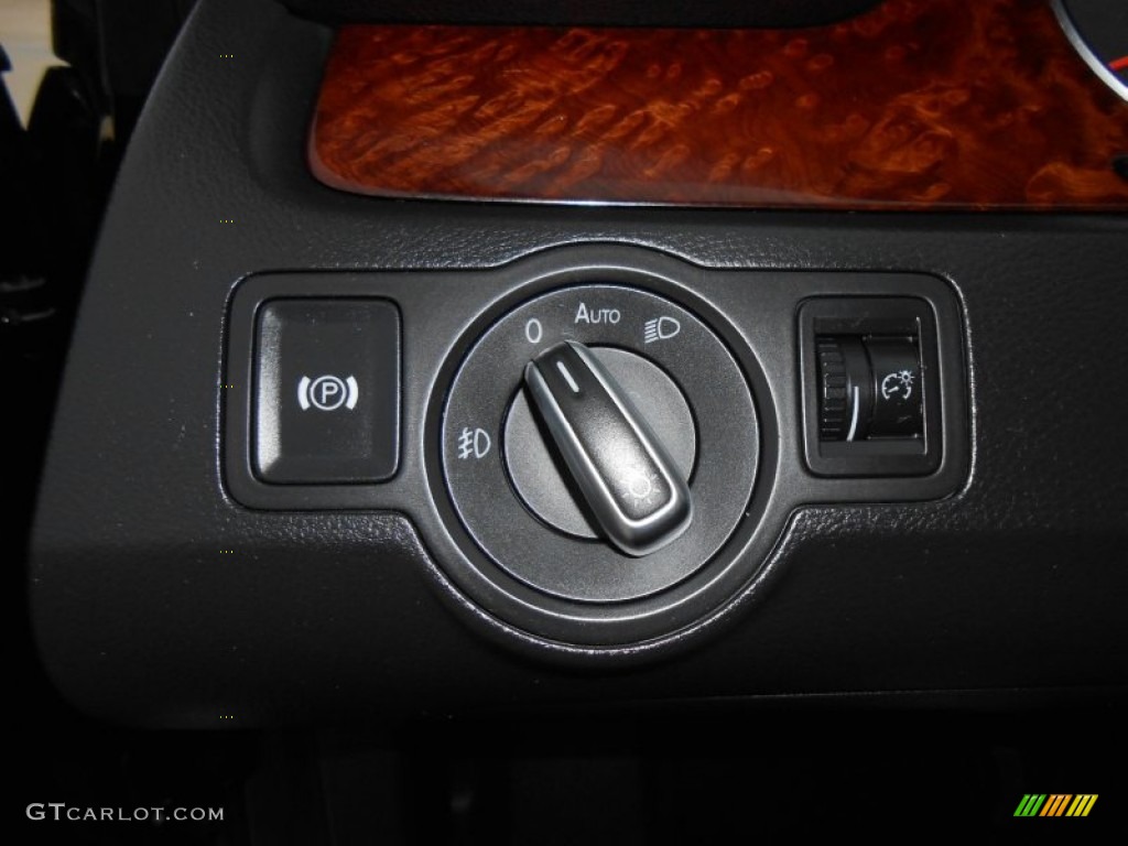 2010 Volkswagen CC VR6 Sport Controls Photo #78560228