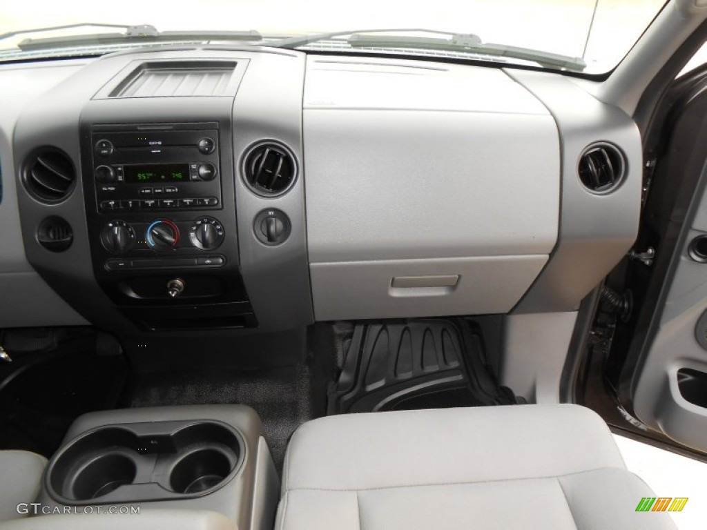 2005 Ford F150 XL SuperCab Medium Flint Grey Dashboard Photo #78561449