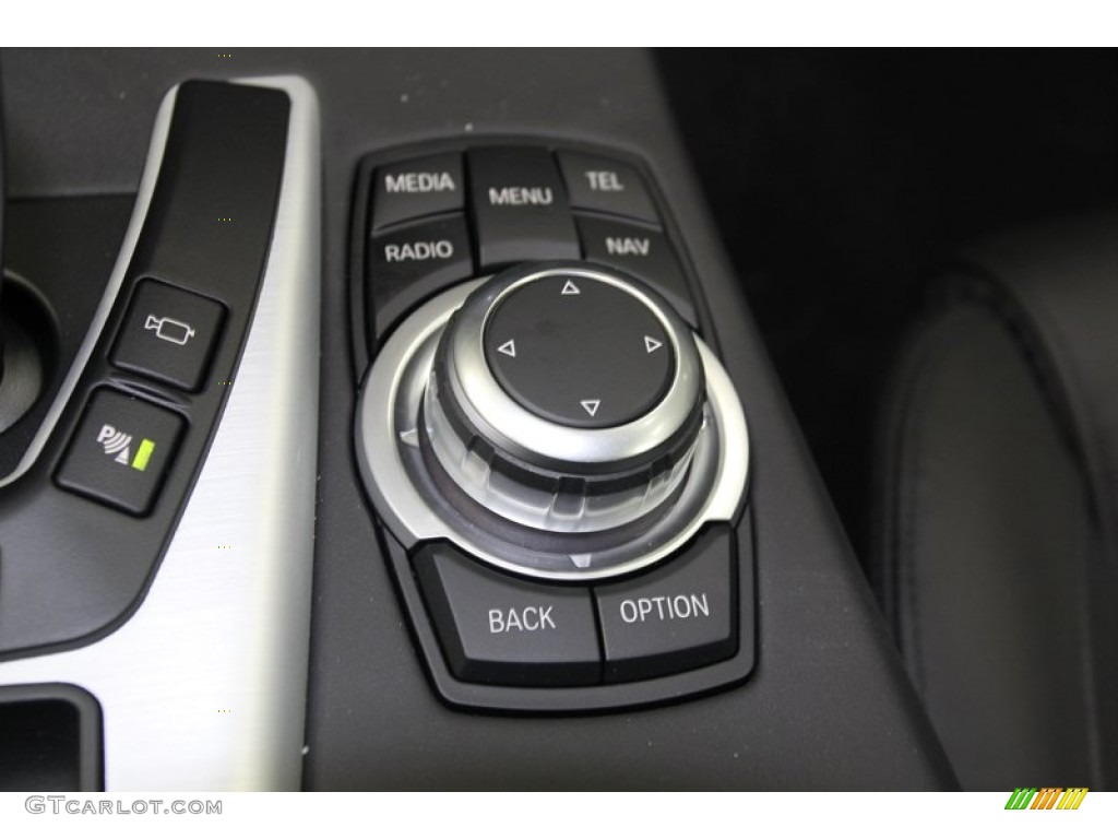 2013 BMW M5 Sedan Controls Photo #78561644