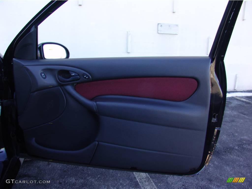 2003 Focus SVT Coupe - Pitch Black / Black/Red photo #17