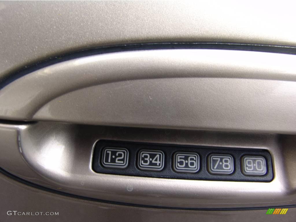 2003 Sable LS Premium Sedan - Arizona Beige Metallic / Medium Parchment photo #36