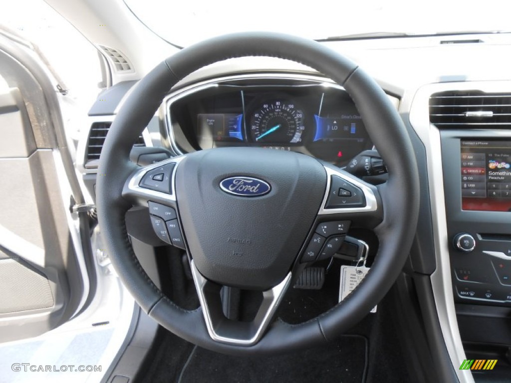 2013 Fusion SE 1.6 EcoBoost - White Platinum Metallic Tri-coat / Charcoal Black photo #31