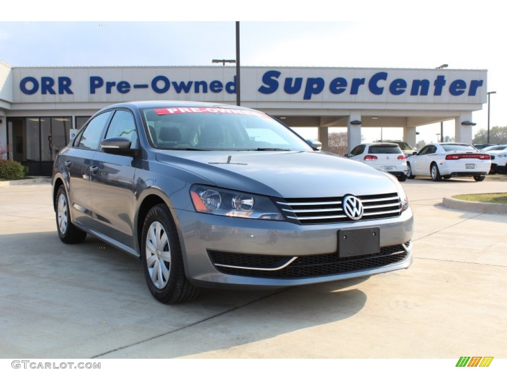 2013 Passat 2.5L S - Platinum Gray Metallic / Titan Black photo #1