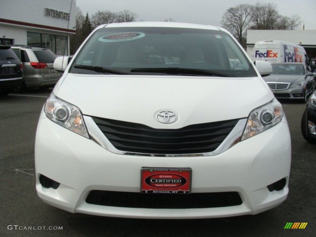 2011 Sienna LE - Blizzard White Pearl / Bisque photo #2