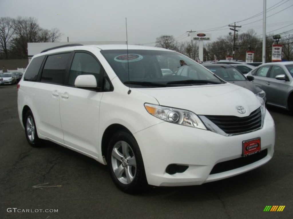 2011 Sienna LE - Blizzard White Pearl / Bisque photo #3