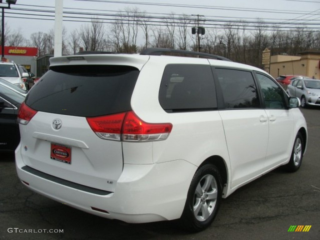 2011 Sienna LE - Blizzard White Pearl / Bisque photo #4