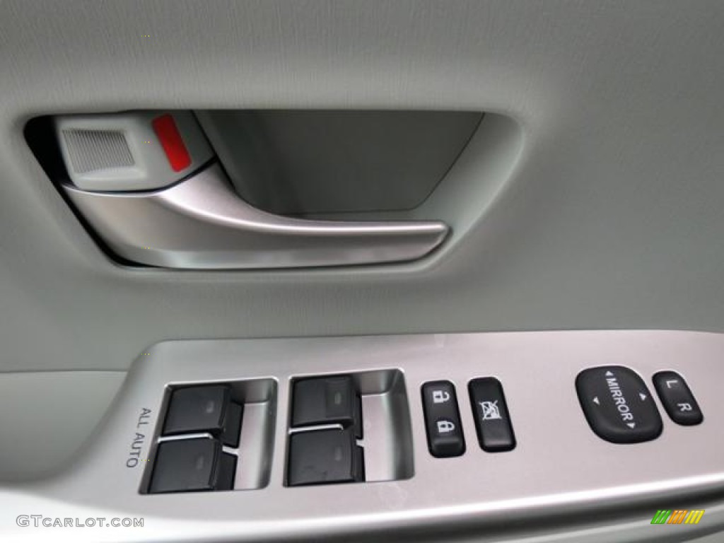 2013 Prius v Three Hybrid - Magnetic Gray Metallic / Misty Gray photo #10