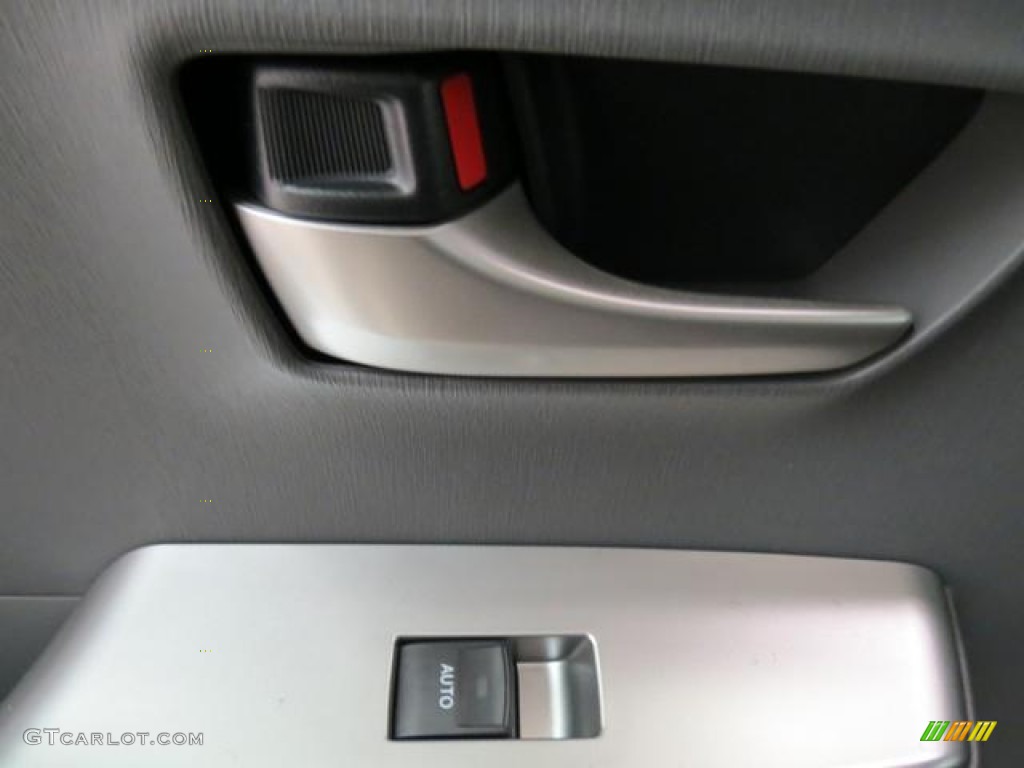 2013 Prius v Three Hybrid - Magnetic Gray Metallic / Dark Gray photo #7