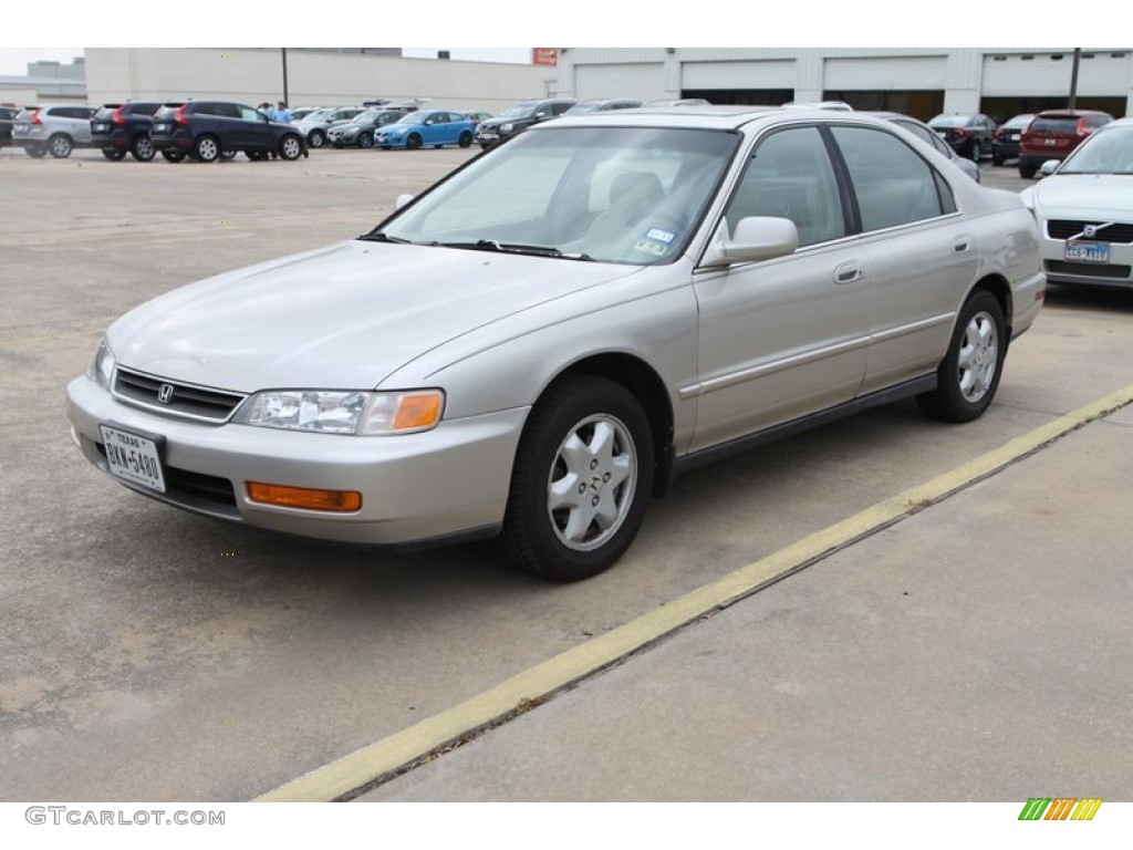 Heather Mist Metallic 1996 Honda Accord EX Sedan Exterior Photo #78570239