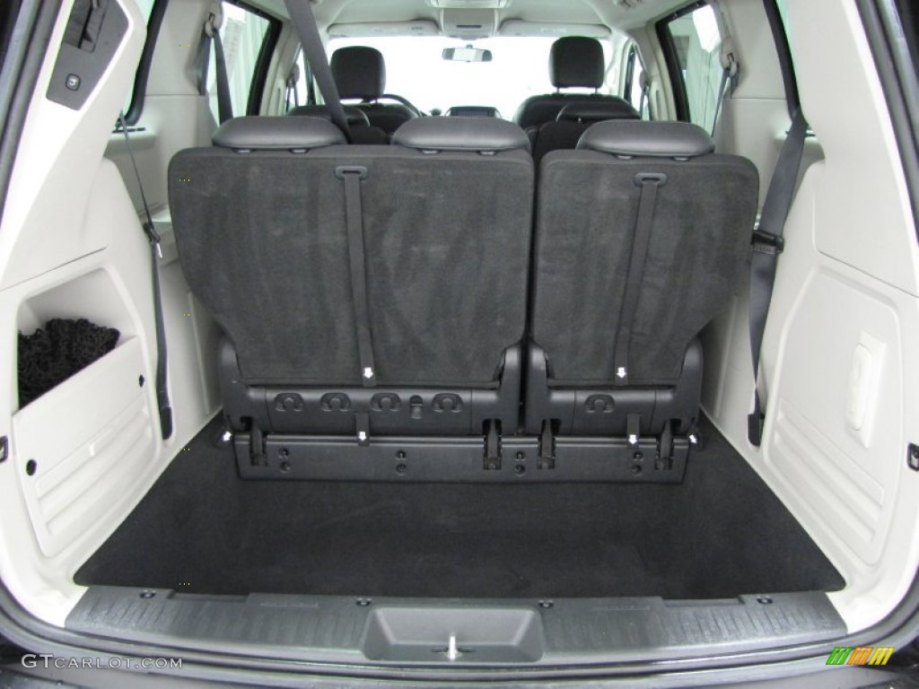 2009 Chrysler Town & Country Touring Trunk Photo #78570260