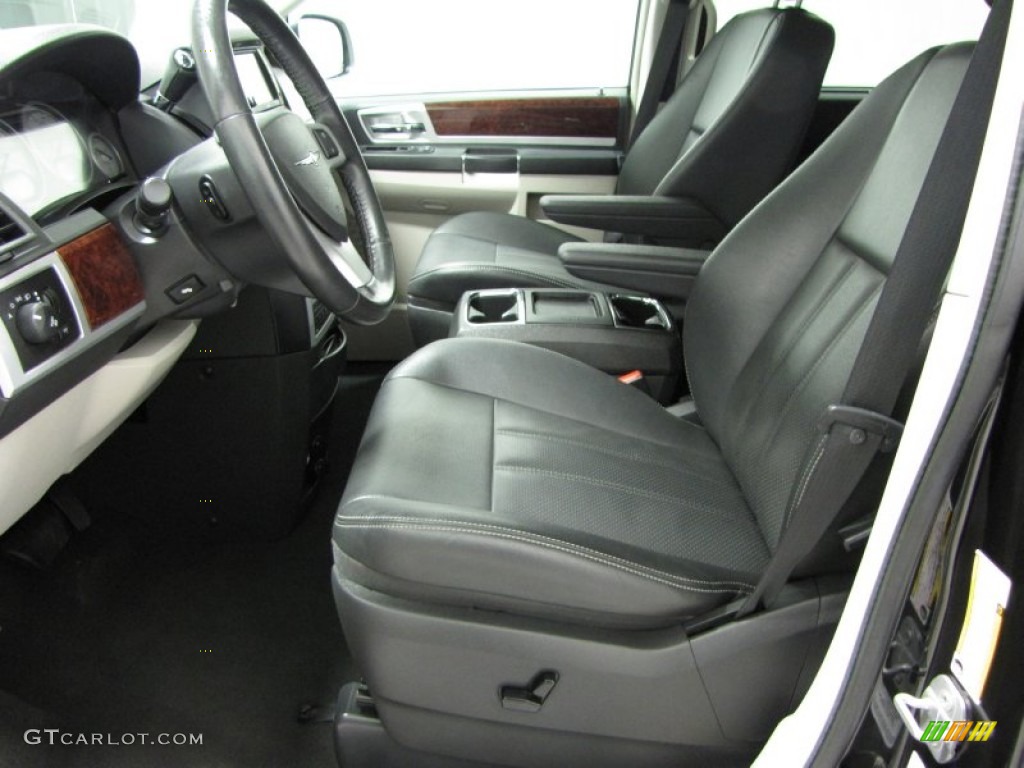 2009 Chrysler Town & Country Touring Front Seat Photo #78570292