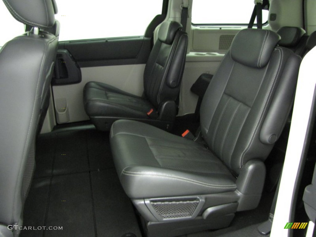 2009 Chrysler Town & Country Touring Rear Seat Photo #78570308