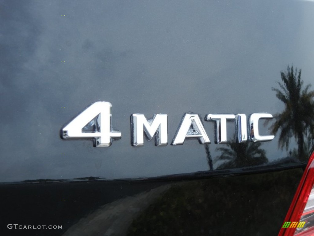 2011 Mercedes-Benz GL 550 4Matic Marks and Logos Photos