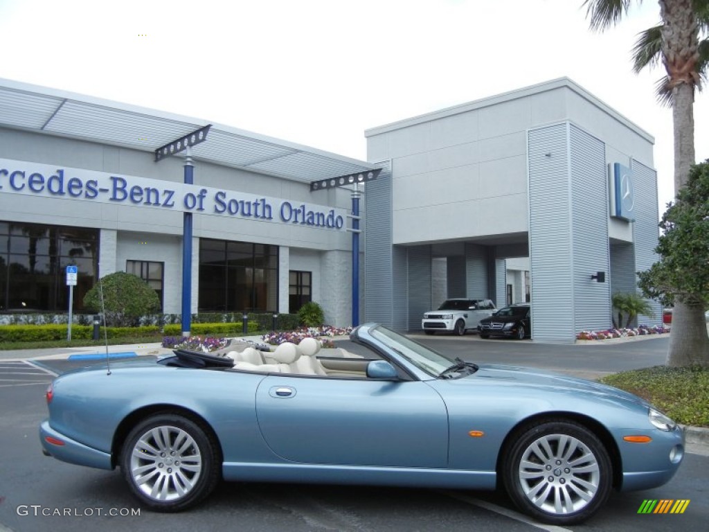 2006 XK XK8 Convertible - Frost Blue Metallic / Ivory photo #9
