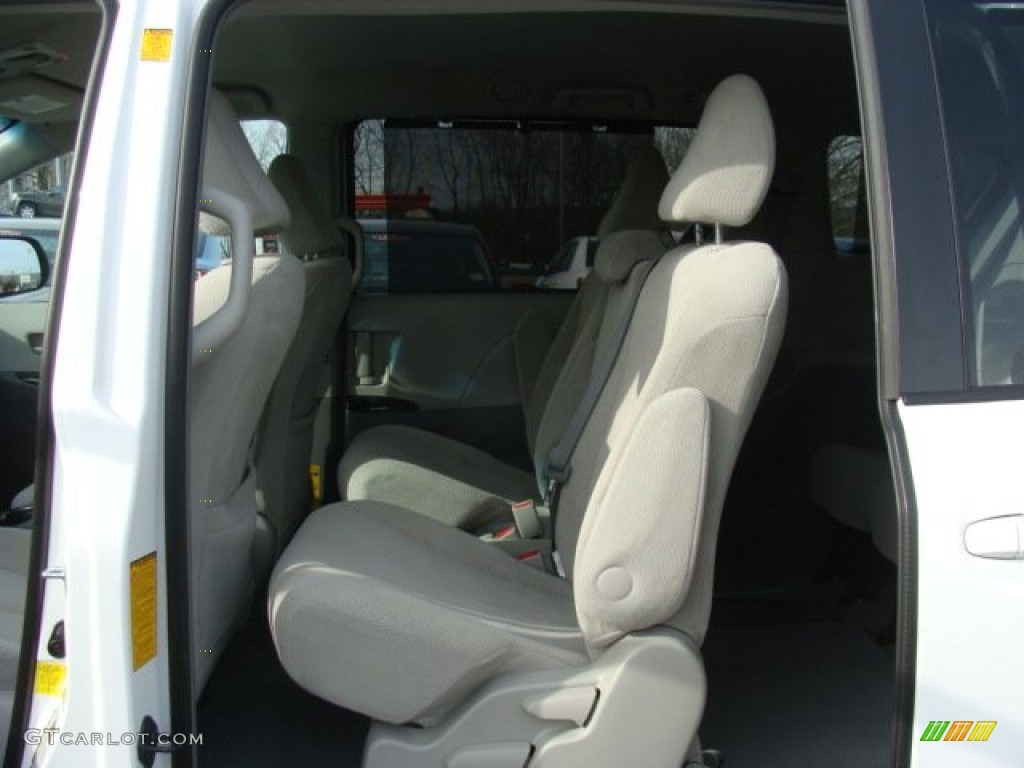 2012 Sienna LE - Super White / Light Gray photo #13