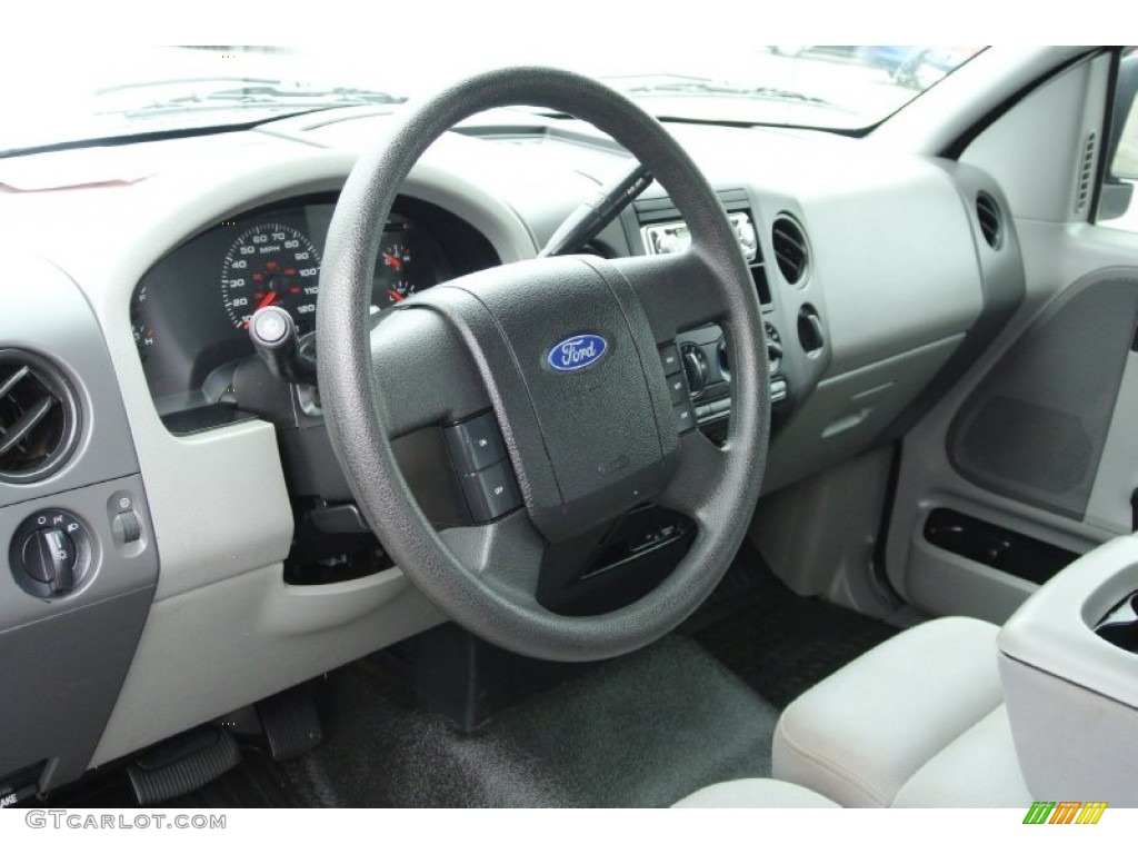 2004 F150 XL Regular Cab - Silver Metallic / Dark Flint photo #22