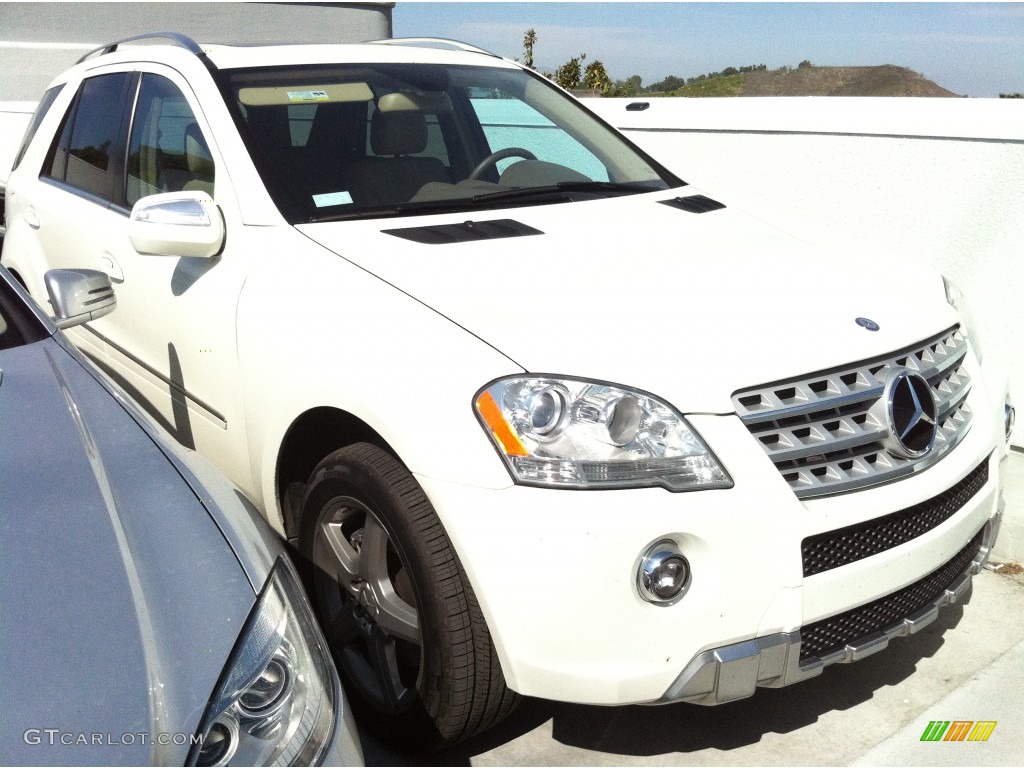 2009 ML 550 4Matic - Arctic White / Ash photo #1