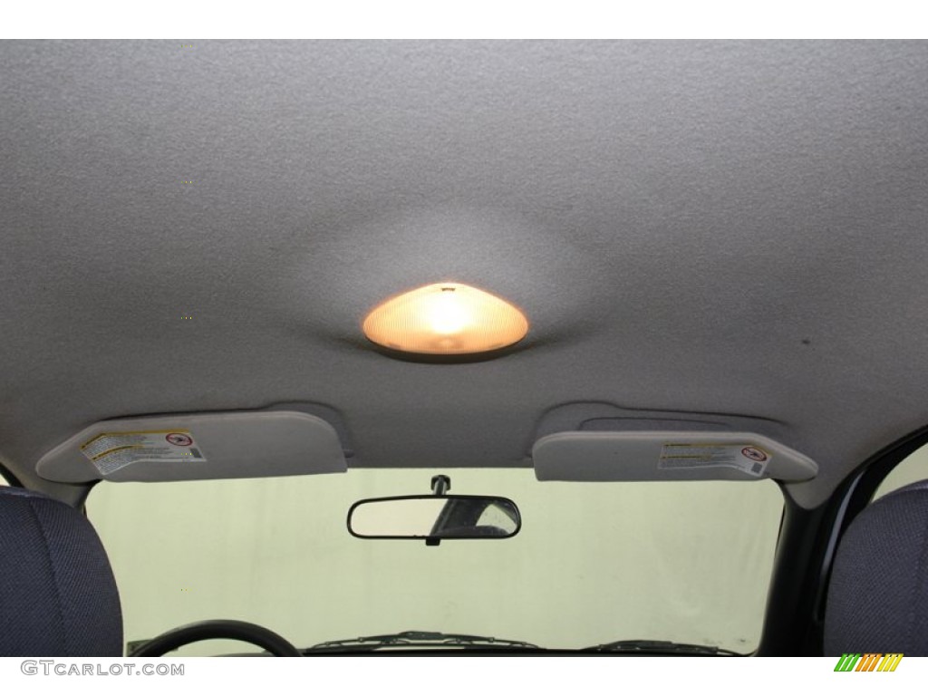 2004 Sunfire Coupe - Summit White / Graphite photo #20