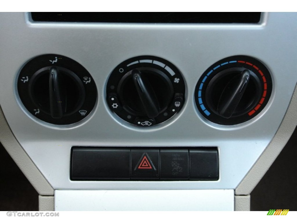 2007 Dodge Caliber SXT Controls Photo #78580063