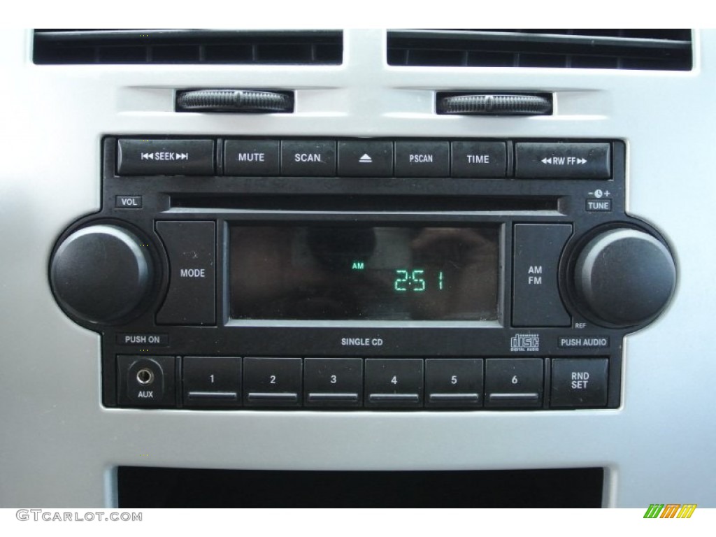 2007 Dodge Caliber SXT Audio System Photo #78580079