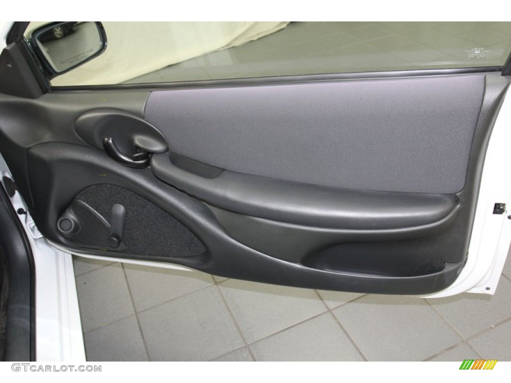 2004 Pontiac Sunfire Coupe Graphite Door Panel Photo #78580088