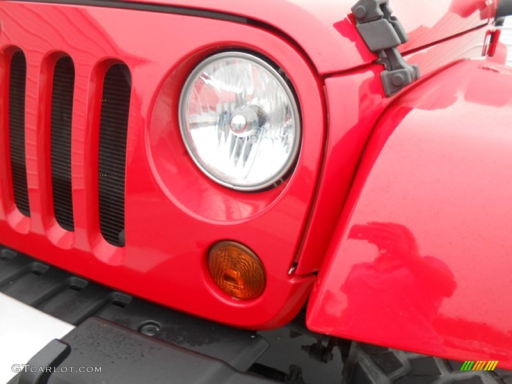2011 Wrangler Sahara 4x4 - Flame Red / Black photo #9