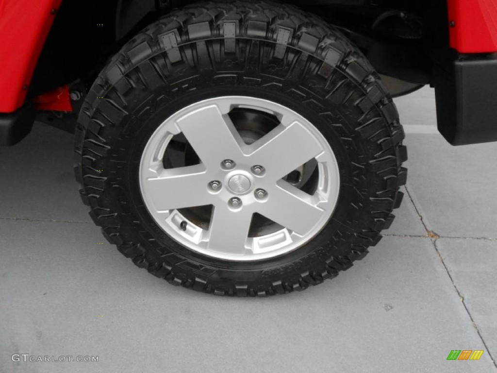 2011 Wrangler Sahara 4x4 - Flame Red / Black photo #12