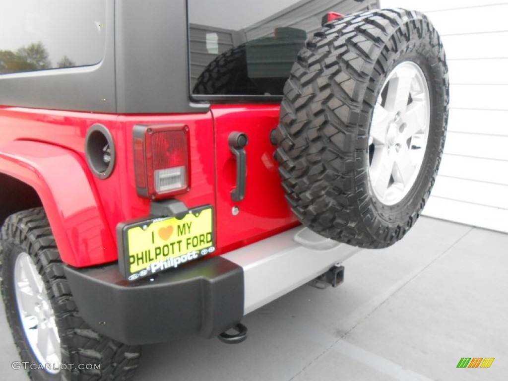 2011 Wrangler Sahara 4x4 - Flame Red / Black photo #19