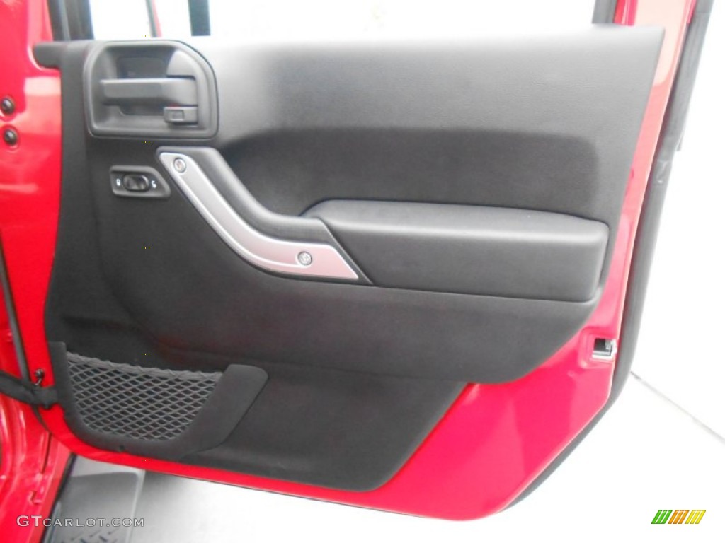 2011 Wrangler Sahara 4x4 - Flame Red / Black photo #22
