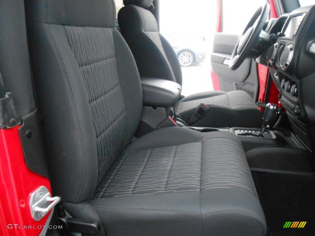 2011 Wrangler Sahara 4x4 - Flame Red / Black photo #24
