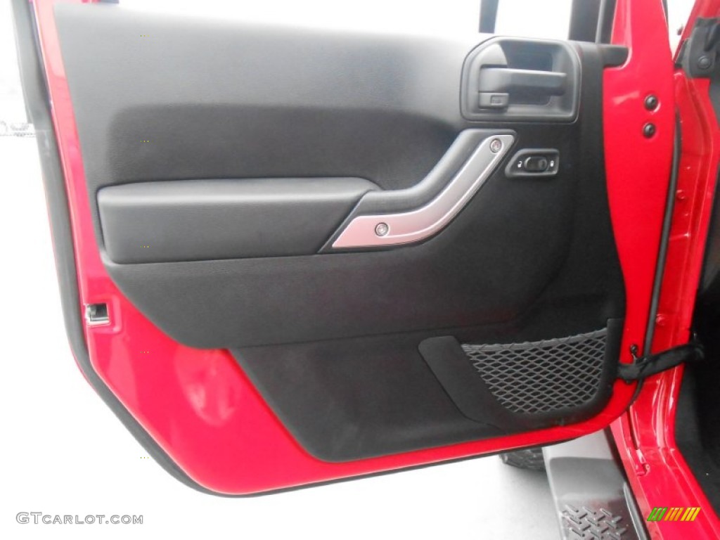 2011 Wrangler Sahara 4x4 - Flame Red / Black photo #27