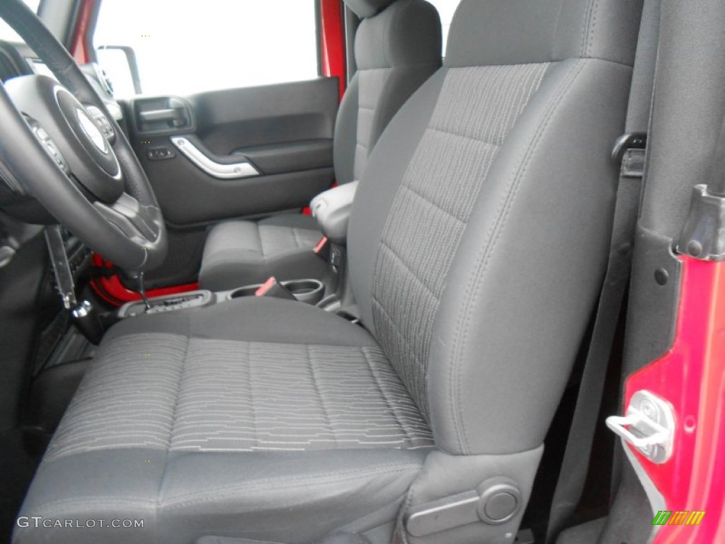 2011 Wrangler Sahara 4x4 - Flame Red / Black photo #28