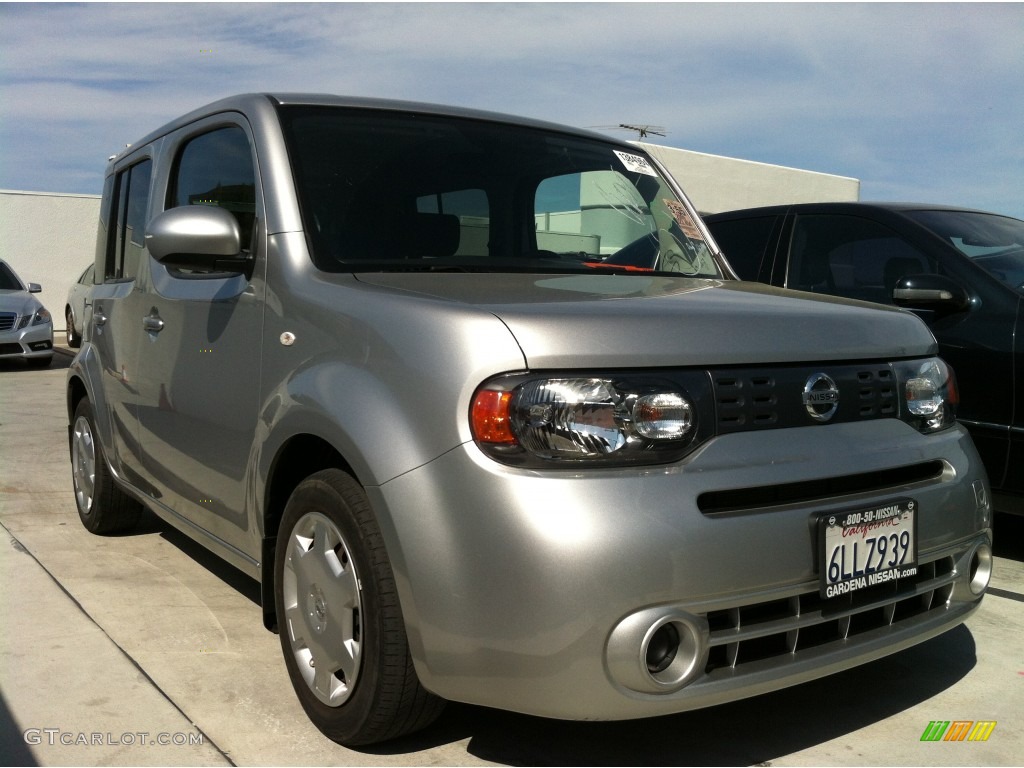 Chrome Silver Nissan Cube