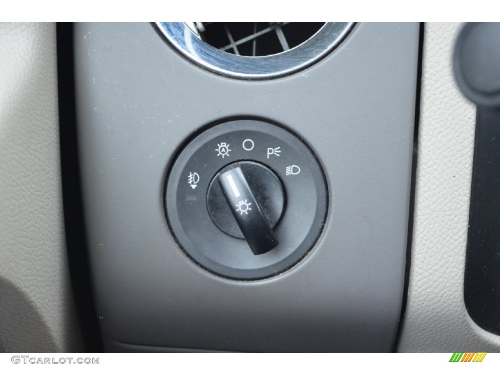 2007 Ford Expedition XLT 4x4 Controls Photo #78583085