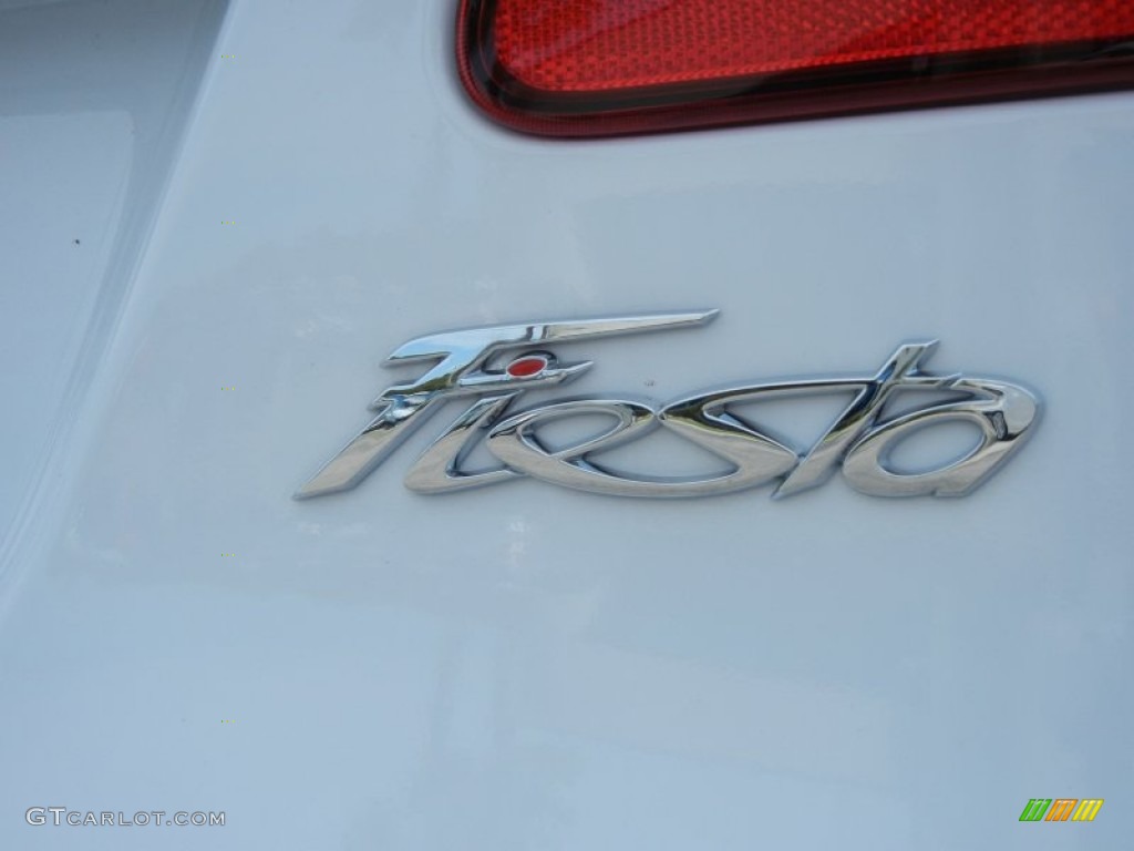 2013 Fiesta Titanium Sedan - Oxford White / Race Red Leather photo #4