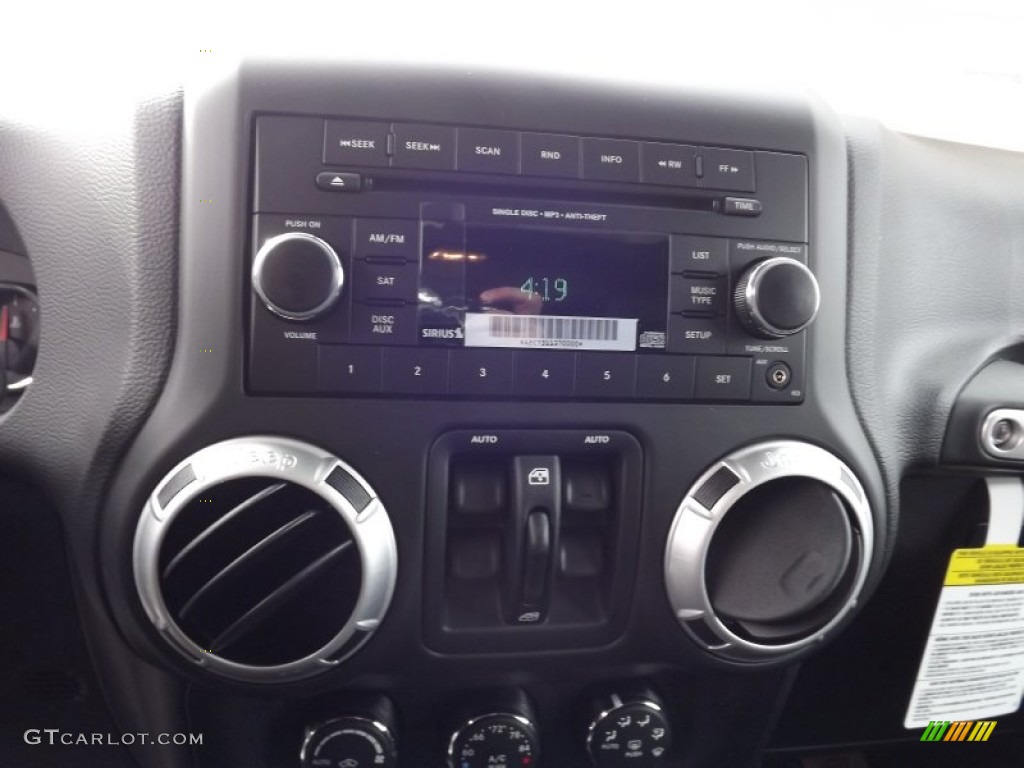 2013 Jeep Wrangler Unlimited Sahara 4x4 Controls Photo #78589164