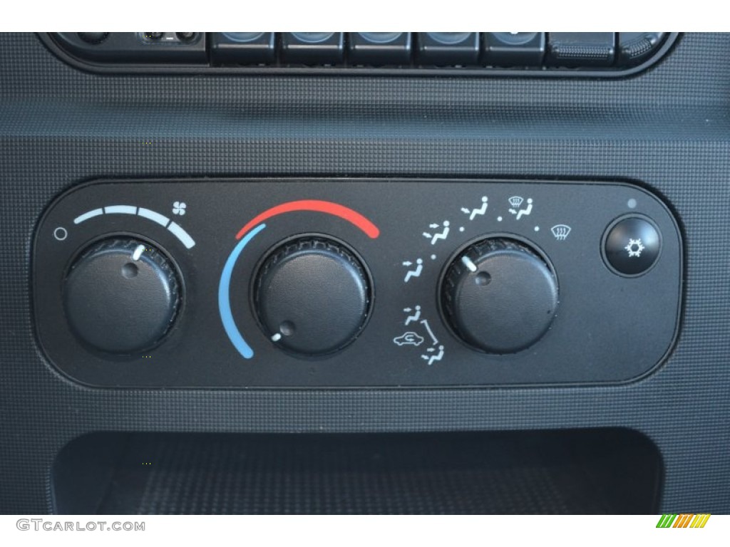 2004 Dodge Ram 1500 ST Quad Cab Controls Photos
