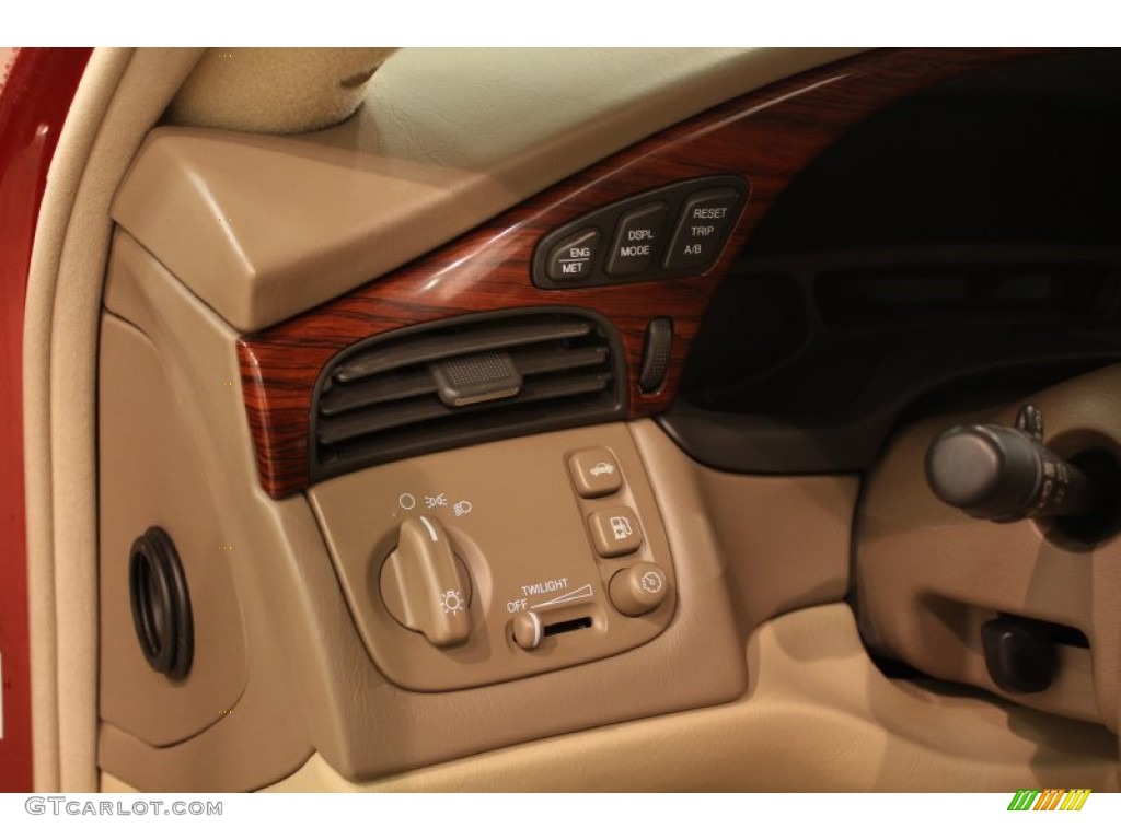 2004 Cadillac DeVille Sedan Controls Photo #78602442