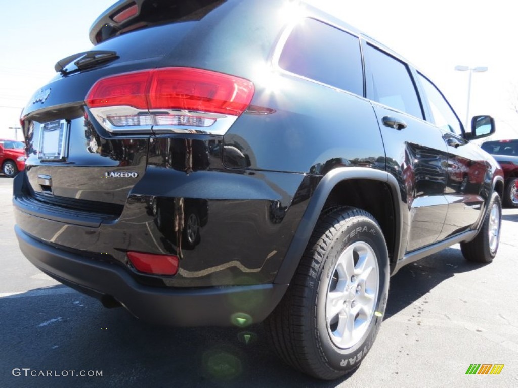 2014 Grand Cherokee Laredo - Black Forest Green Pearl / New Zealand Black/Light Frost photo #3