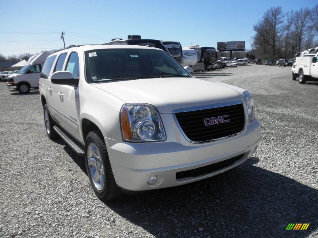 2013 Yukon XL SLT 4x4 - White Diamond Tricoat / Light Tan photo #2