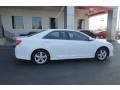 Super White - Camry SE Photo No. 8