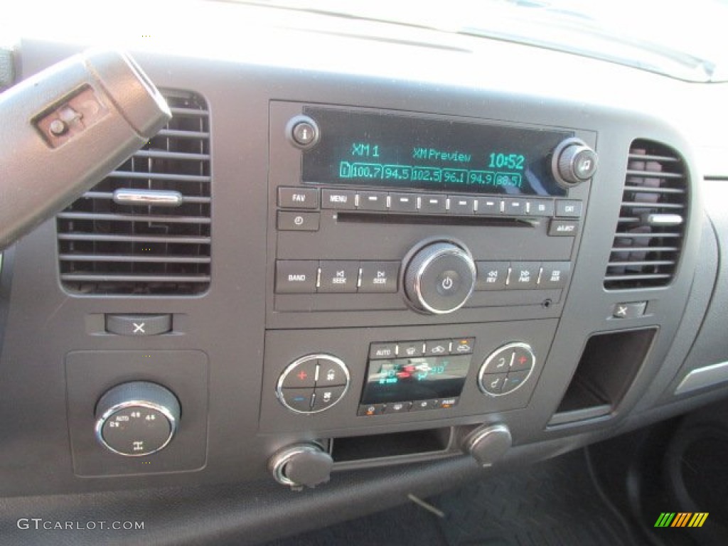 2008 Chevrolet Silverado 1500 Z71 Extended Cab 4x4 Controls Photo #78614343