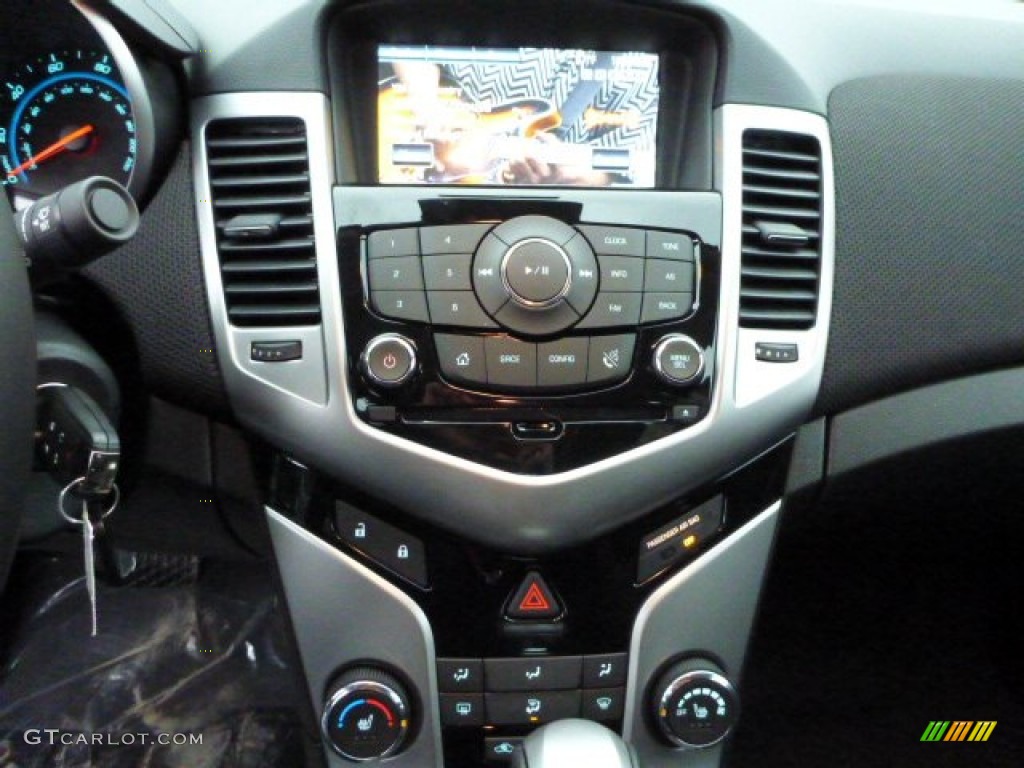 2013 Chevrolet Cruze LT Controls Photo #78615492