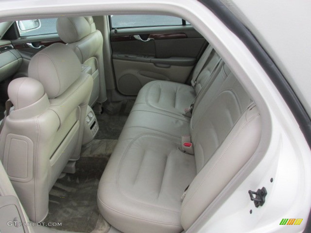 Oatmeal Interior 2003 Cadillac DeVille Sedan Photo #78621834