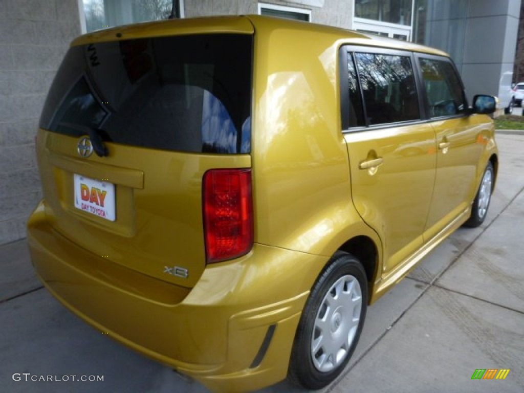 2008 xB Release Series 5.0 - Gold Rush Mica / Dark Gray photo #2