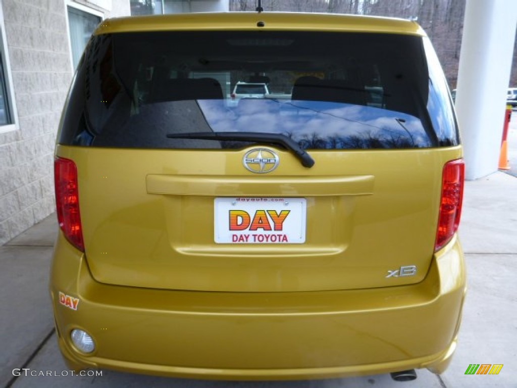 2008 xB Release Series 5.0 - Gold Rush Mica / Dark Gray photo #3