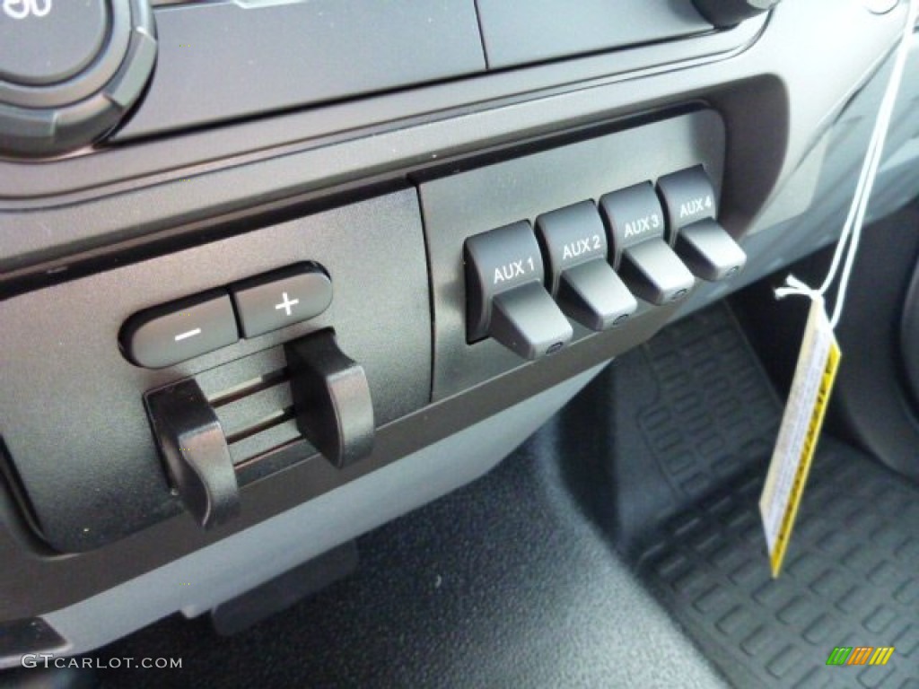 2013 Ford F450 Super Duty XL Regular Cab 4x4 Chassis Controls Photo #78622965
