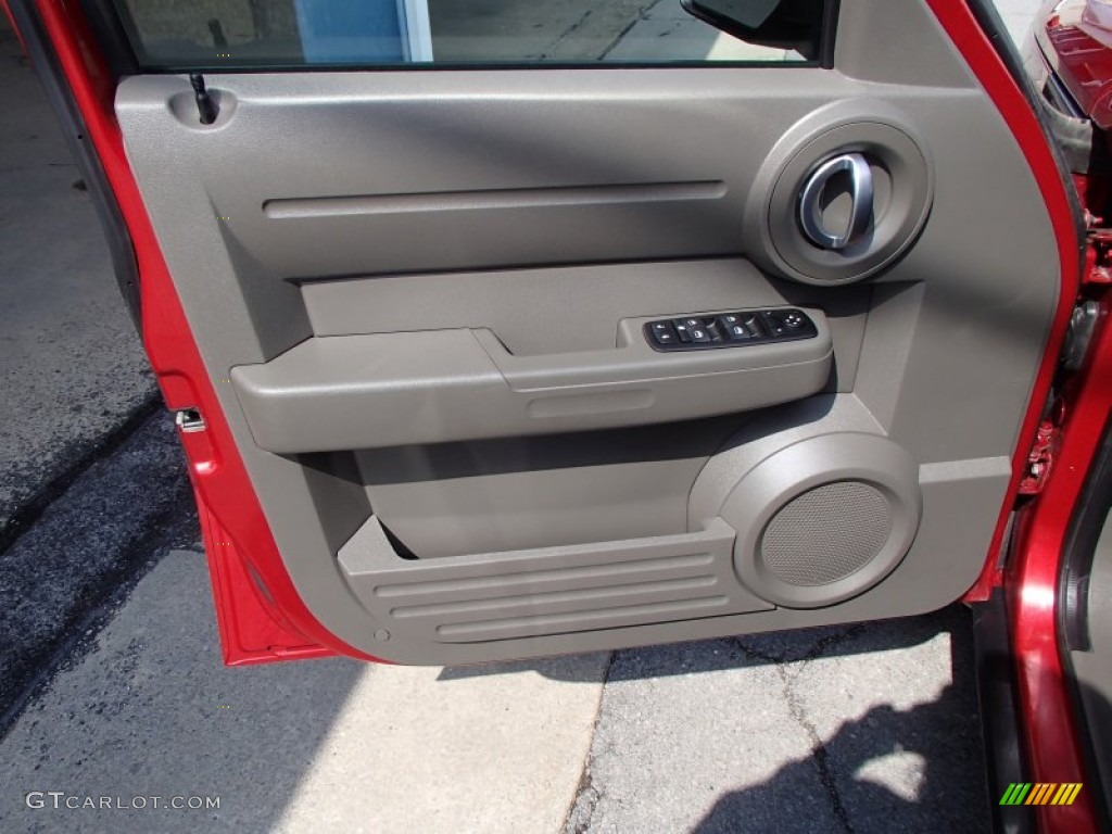 2007 Dodge Nitro SXT 4x4 Door Panel Photos