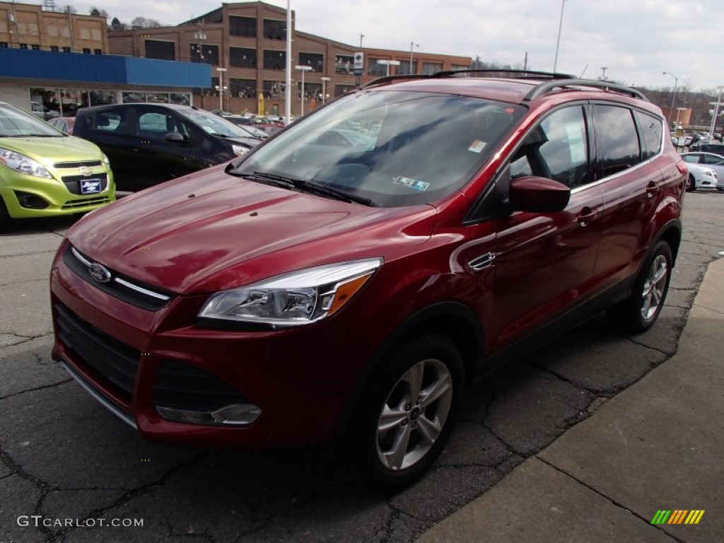 2013 Escape SE 2.0L EcoBoost 4WD - Ruby Red Metallic / Medium Light Stone photo #4